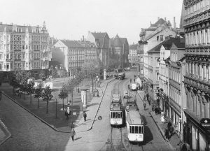Lindenauer Markt Straßenbahnen der Linie 19;Litfaßsäulen